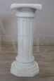 Colonna in ceramica bianca di Bassano