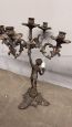Coppia di candelabri in bronzo del '900 a cinque fiamme con putti