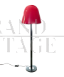 Piantana lampada da terra di Harvey Guzzini in plexiglass rosso                            