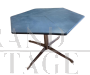 Tavolino vintage esagonale con piano in alcantara azzurro                            