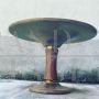 Tavolo rotondo allungabile in noce massiccio e ottone, anni '50 