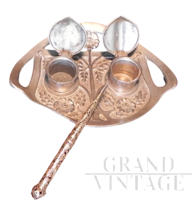 Calamaio con pennino in stile art nouveau finemente cesellato                            