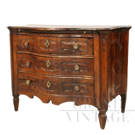 Cassettone comò Luigi XVI in noce intagliato, Italia '700                            