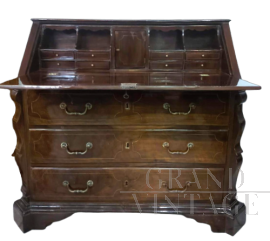 Comò a ribalta in noce lastronato, epoca Luigi XVI                            