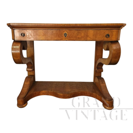 Consolle in legno con intagli                            