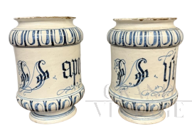 Coppia di vasi albarello da farmacia antichi in ceramica di Bassano, XVIII secolo                            