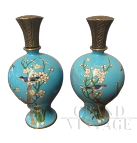 Coppia di vasi o boccette antichi cinesi in bronzo cloisonné, XIX secolo                             
