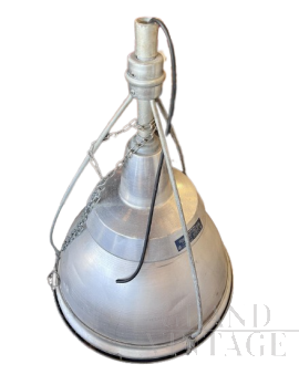 Grande lampada industriale a sospensione da capannone