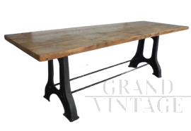 Grande tavolo industriale con piano in legno, anni '60