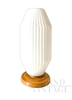 Lampada da tavolo Art Déco anni '40 in vetro bianco con base in legno