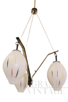 Lampadario modernariato italiano con luci in vetro opalino colorato