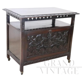 Mobiletto bar di epoca Liberty in faggio finemente intagliato                            