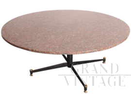 Tavolo da salotto modernariato anni '50 in ottone e granito rosa