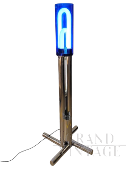 Piantana Tetralogy di Gabetti e Isola in acciaio e vetro acrilico blu                            