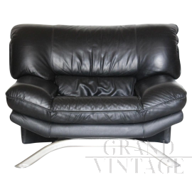 Poltrona design di Nicoletti Salotti per Avanti in pelle nera ed acciaio                            