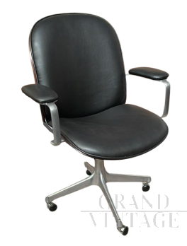 Poltrona girevole MIM in pelle nera                            