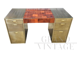 Scrivania design in ottone e radica con cassettiera                            