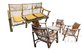 Set da salotto vintage in bamboo con divano, 4 poltrone e tavolino                         