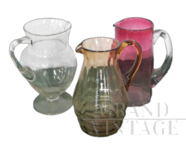 Set di brocche decanter vintage in vetro soffiato colorato, anni '50                        
                            