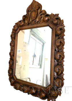 Specchio in legno massello intagliato a foglie d'acanto