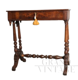 Tavolino scrittoio antico Carlo X in noce e acero intarsiato, 1830                            