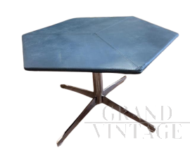 Tavolino vintage esagonale con piano in alcantara azzurro                            