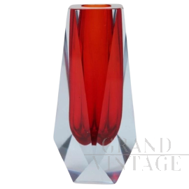 Vaso anni '60 in vetro di Murano sommerso rosso sfaccettato                            