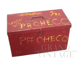 Cassetta industriale in ferro laccato rosso con scritte, anni '80