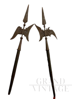 Coppia di alabarde antiche forgiate in ferro battuto, di fine '800                            