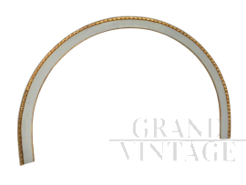 Cornice laccata ad arco con torciglione in foglia d'oro anni '20                            