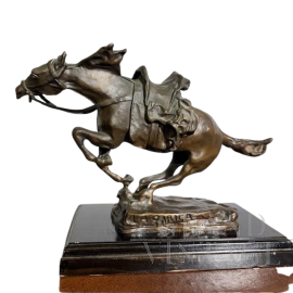 La Carica - scultura di cavallo antica in bronzo dei primi del '900