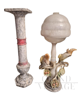 Lampada da terra art déco in alabastro scolpito con pappagalli                            
