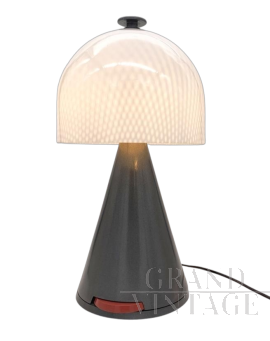Lampada da tavolo vintage italiana in vetro con gioco di luci                            