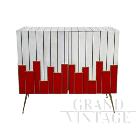 Mobile due ante in vetro rosso e pergamena naturale                           