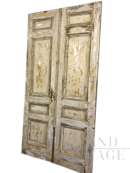 Boiserie bianca in legno laccato