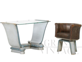 Scrivania anni '30 in legno verniciato, con sedia girevole