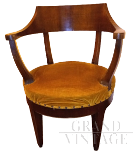 Poltroncina a pozzetto dell'800 in noce                            