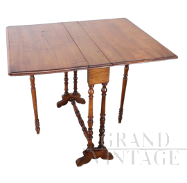 Tavolino antico a bandelle in noce del XIX secolo