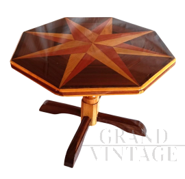 Tavolino in stile rinascimentale con piano ottagonale intarsiato