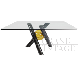 Tavolo design anni '70 in marmo nero e giallo e piano in vetro