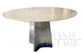 Tavolo rotondo di Luigi Saccardo per Maison Jansen in acciaio e marmo