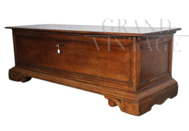 Antique Emilian chest from the end of the 17th century in single walnut planks         