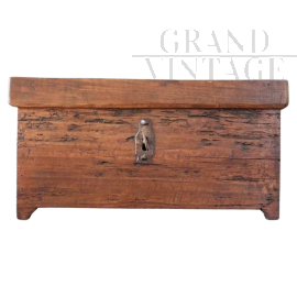 Antique casket in solid poplar wood from the late 17th century
