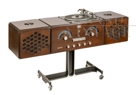 Castiglioni brothers' RR 126 stereo system for Brionvega, wood color
