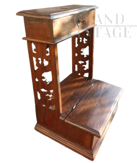 Finely carved 18th century kneeler
