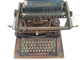 Collectible Olivetti M20 typewriter   