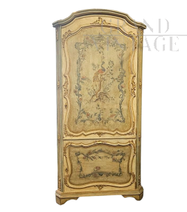 Antique corner cabinet in lacquered and gilded wood with floral motifs