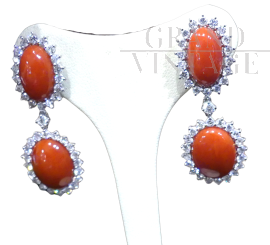 Double drop earrings in white gold with diamonds and Sardinia coral
