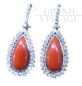 Drop earrings in white gold with diamonds and AKA red corals