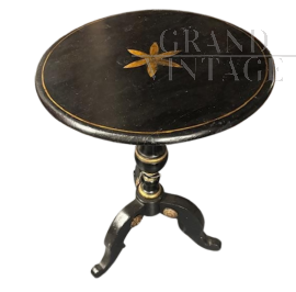 Small antique Tuscan round table, lacquered in black with gold details, early 19th century